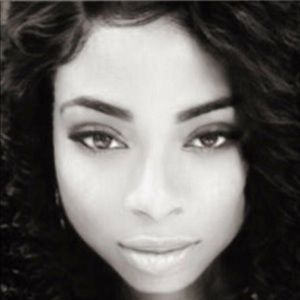 Meet your Posher, Ebony